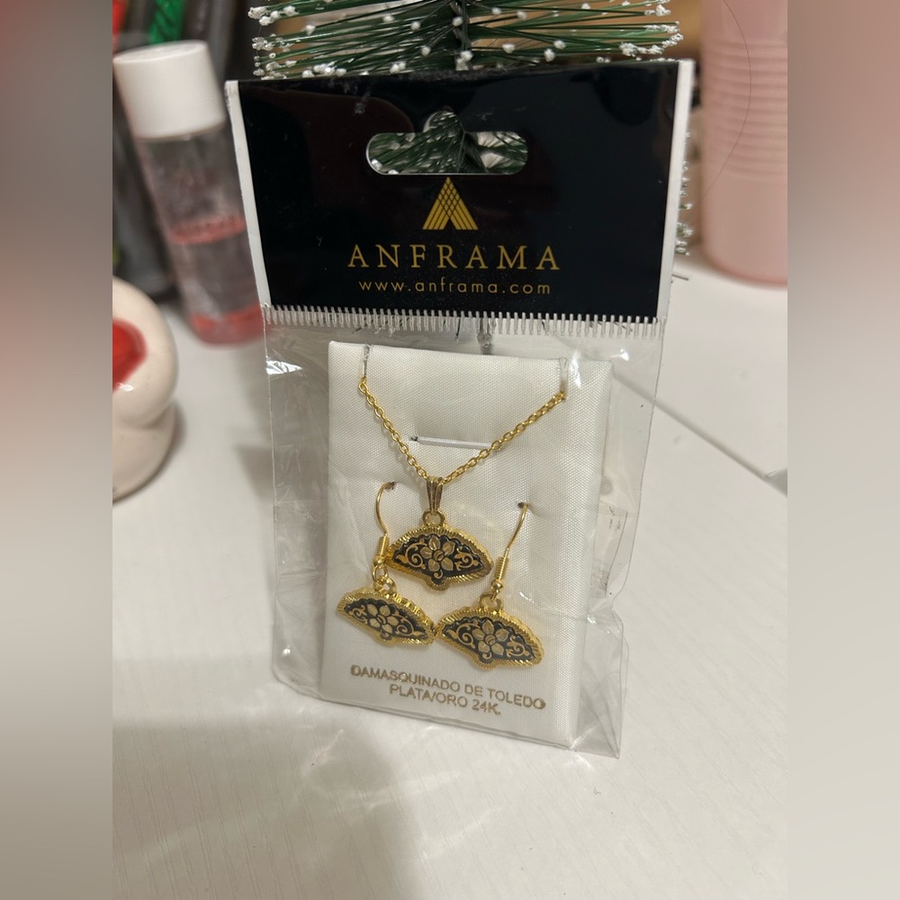 Anframa 24k Gold plated Damascene Fan Pendant Necklace & Earring Set